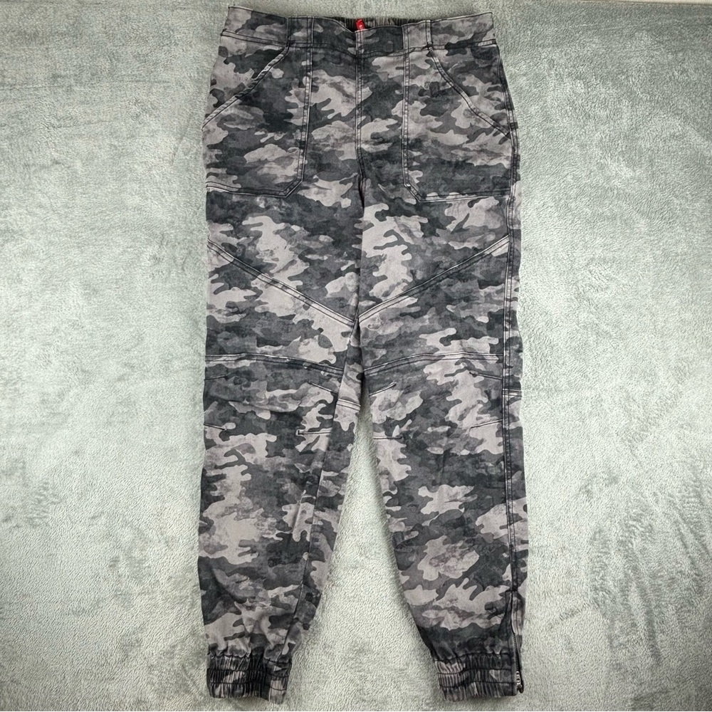 SPANX Camouflage Joggers in Gray Tones